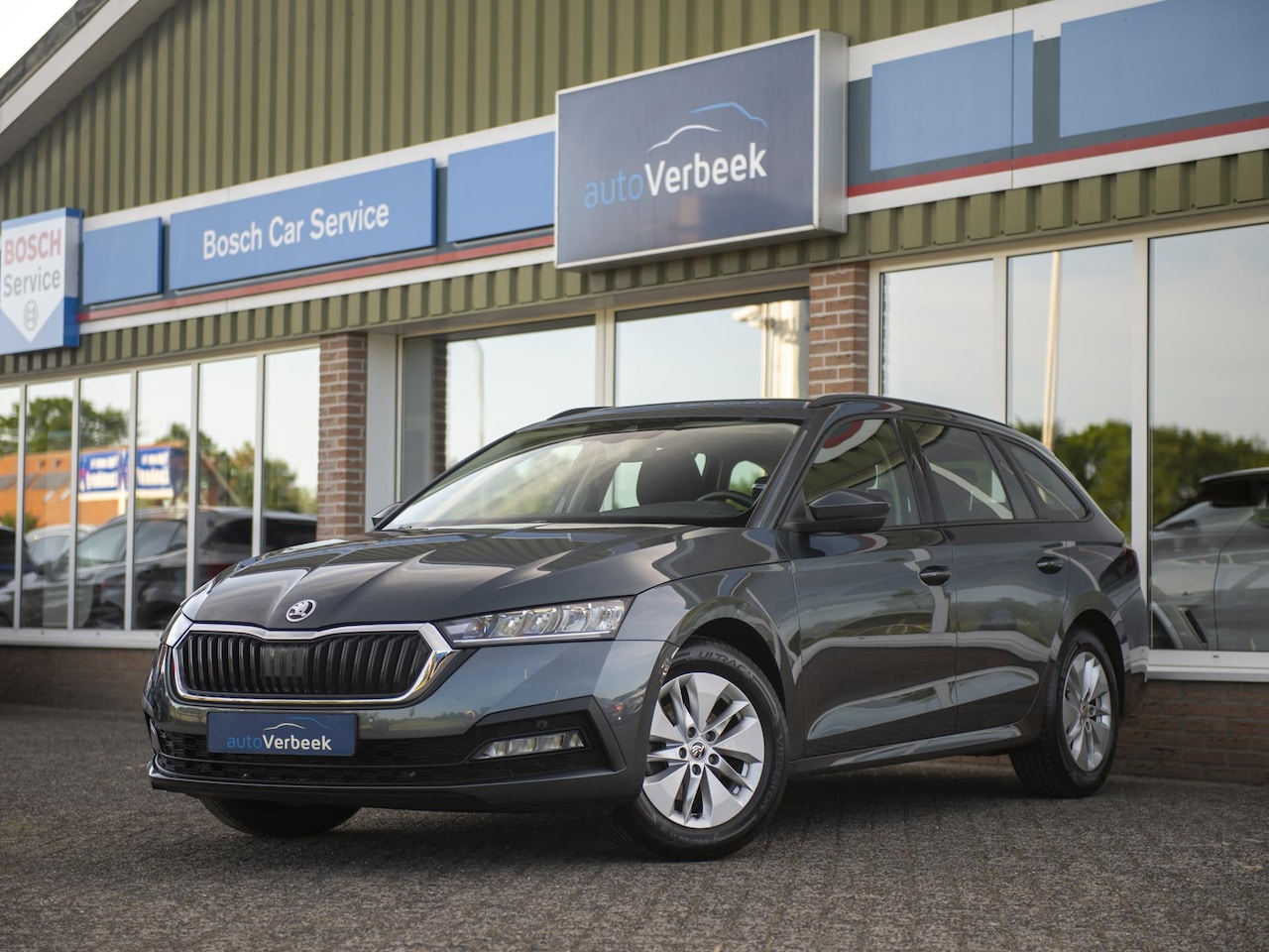 Skoda Octavia Combi - 1.0 TSI Business Edition | Navi & Apple Carplay / Anroid Auto | LED | Elektr. achterklep - AutoWereld.nl