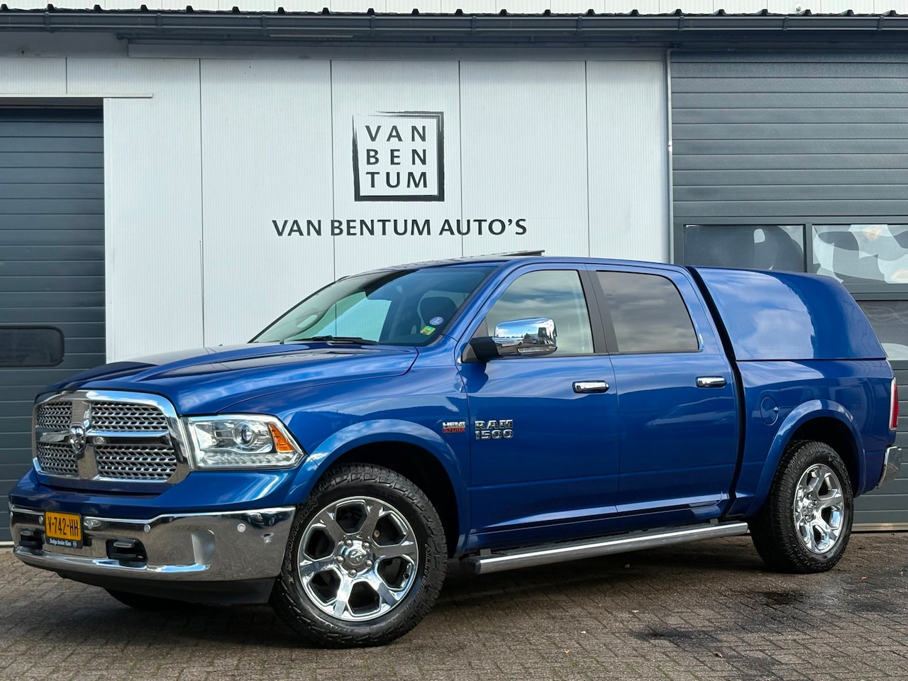 Dodge Ram 1500 - 5.7 V8 400pk 4x4 Crew Cab LARAMIE Schuifdak Luchtvering - AutoWereld.nl