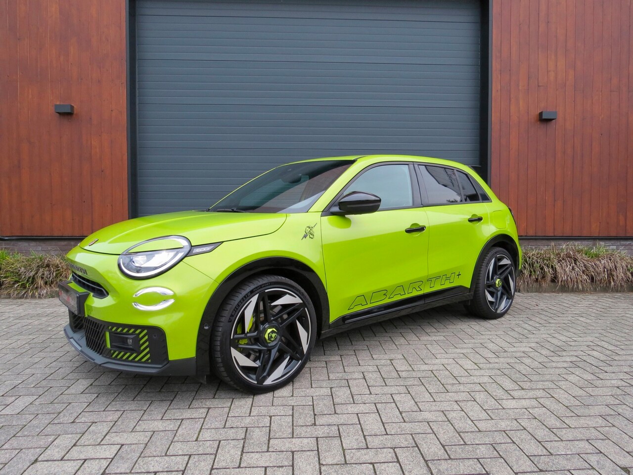 Abarth 600e - Abarth Scorpionissima 54 kWh*Sabelt*280 Pk*Uniek - AutoWereld.nl