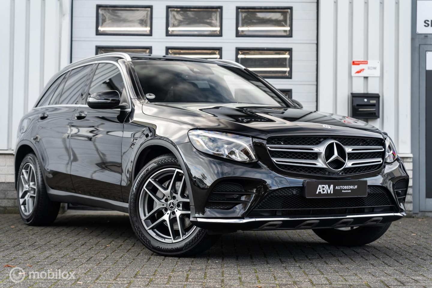 Mercedes-Benz GLC-klasse - 250 4MATIC AMG PANO TREKHAAK CAMERA VOL! - AutoWereld.nl