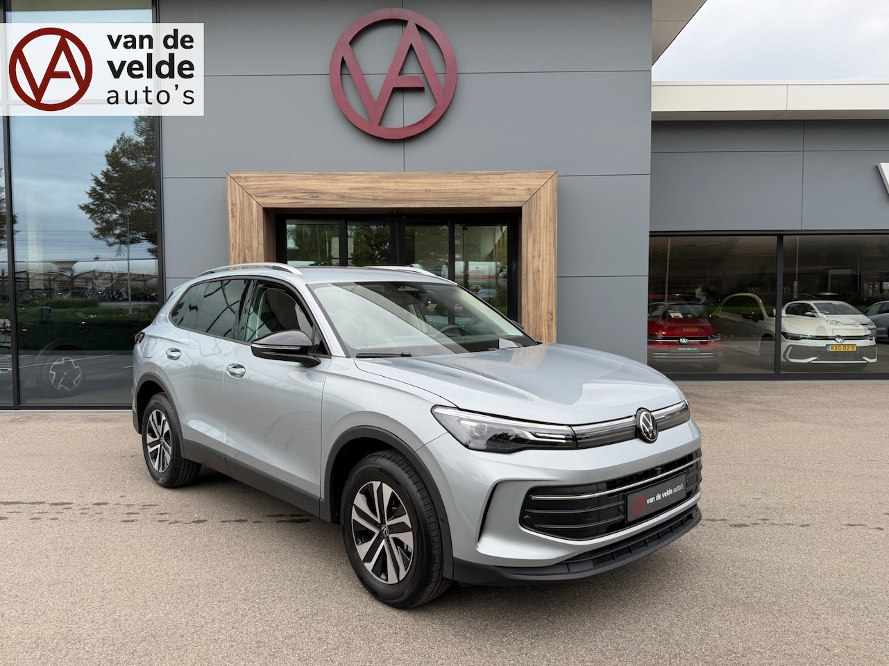 Volkswagen Tiguan - 1.5 eHybrid Life | Trekhaak | Elek. Achterklep | 360 Camera | Rijklaar incl. verlengde gar - AutoWereld.nl