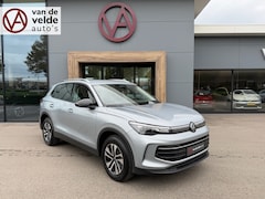 Volkswagen Tiguan - 1.5 eHybrid Life | Trekhaak | Elek. Achterklep | 360 Camera | Rijklaar incl. verlengde gar