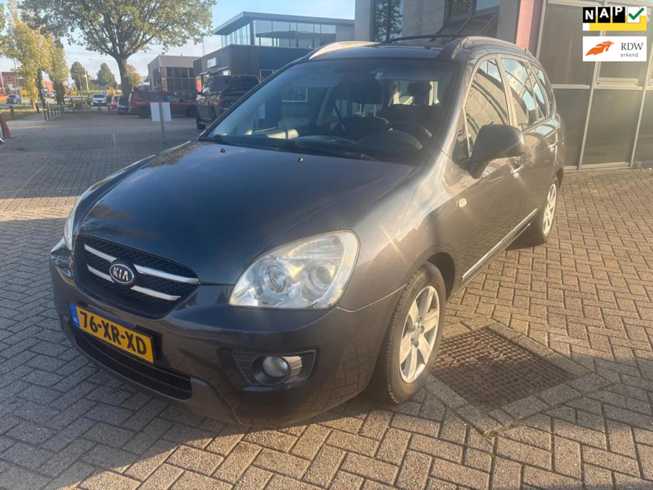 Kia Carens - 2.0 CVVT X-ecutive 2.0 CVVT X-ecutive - AutoWereld.nl