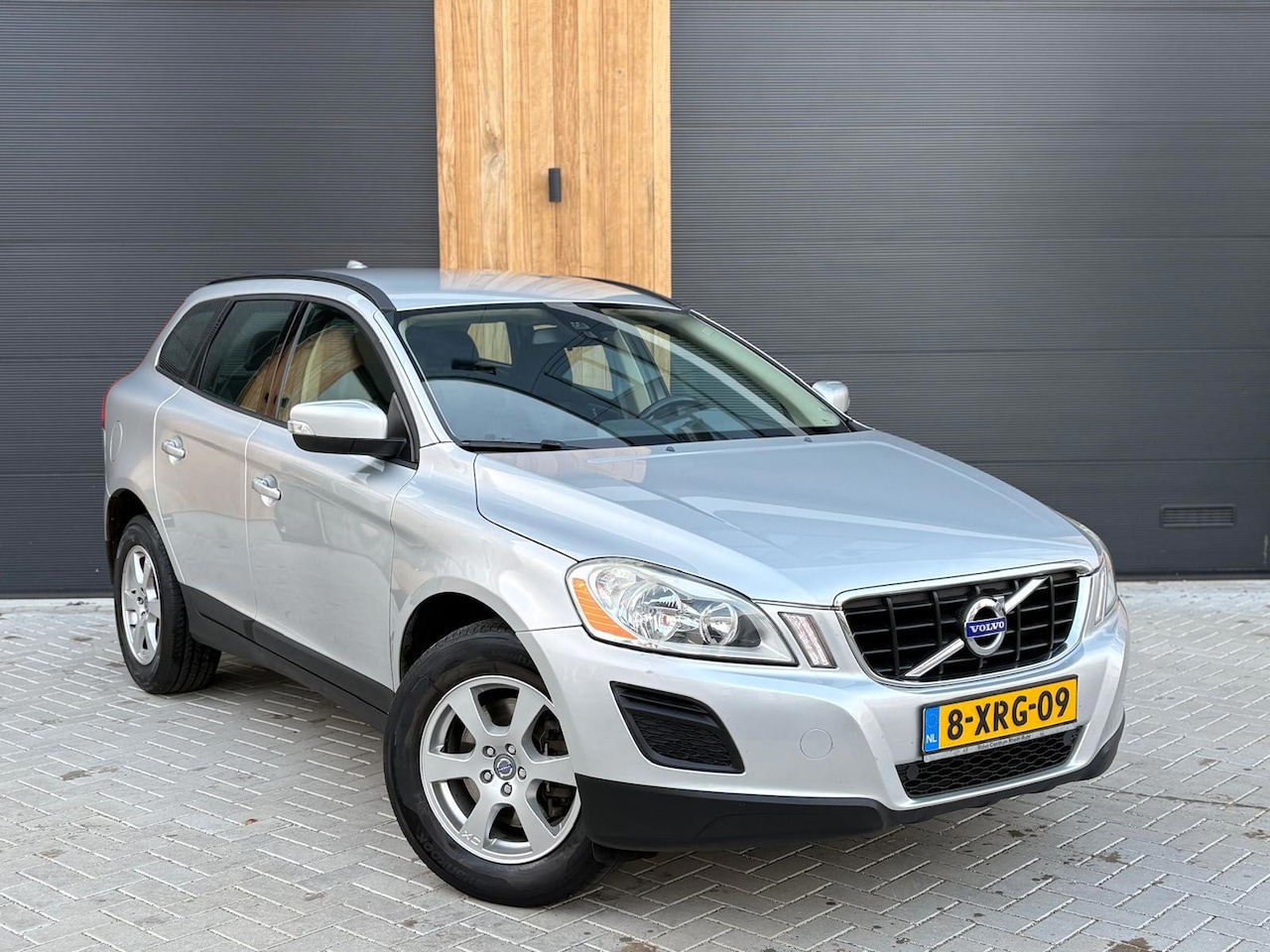 Volvo XC60 - 2.0 D3 Summum (bj 2010) EURO5|CLIMA|1E-EIG|GOED ONDERHOUD - AutoWereld.nl