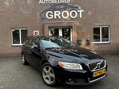 Volvo V70 - 2.0T 200PK MOMENTUM. TREKHAAK/LEER/ZEER NETJES
