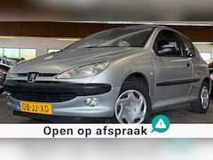 Peugeot 206 - 1.4 Gentry|NAP|NweAPK|Airco|Trekhaak|Automaat|Elekramen|