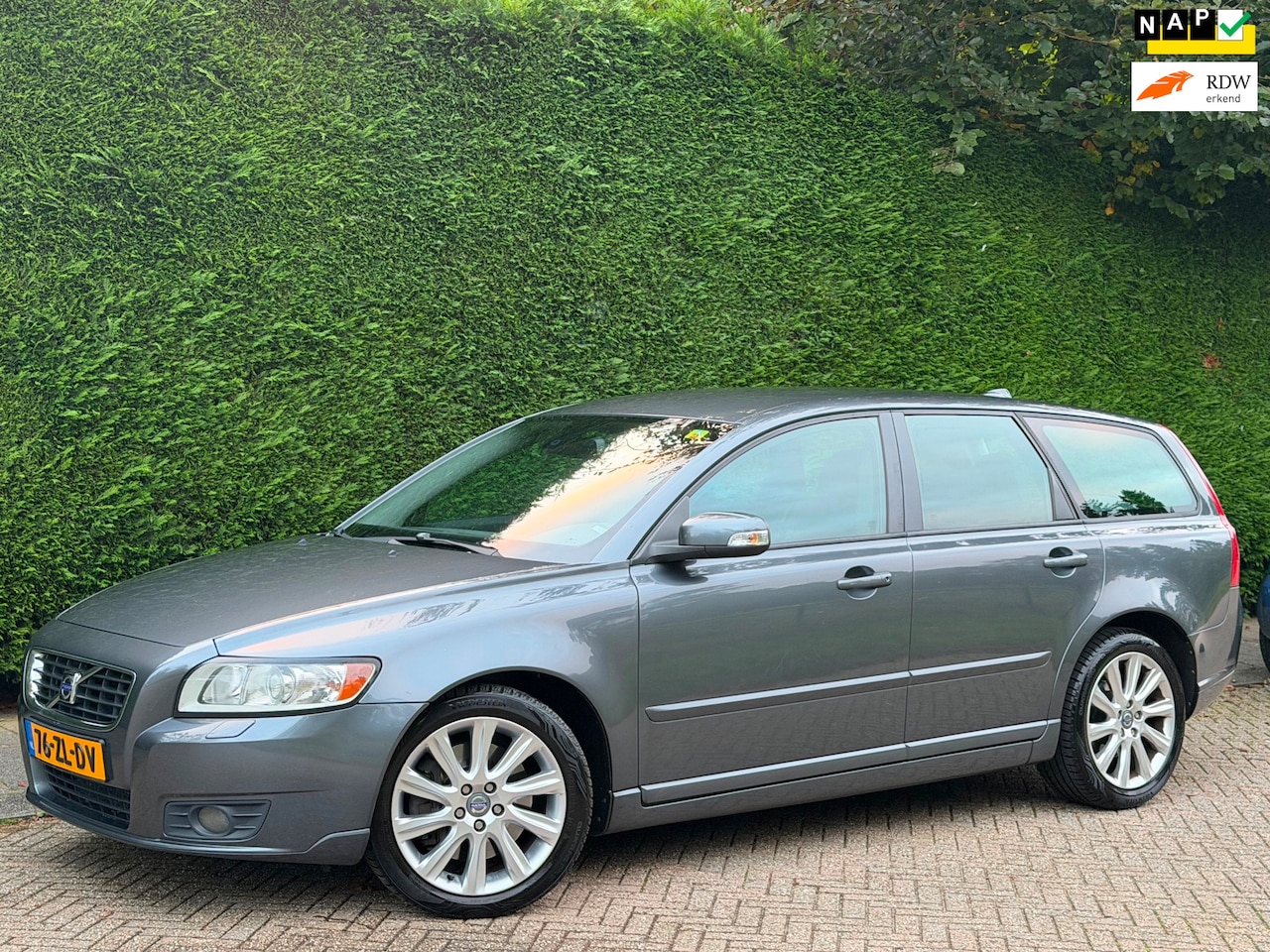 Volvo V50 - 2.4 D5 Edition I RIJDT SUPER!/AUTOMAAT/1E EIG/APK - AutoWereld.nl