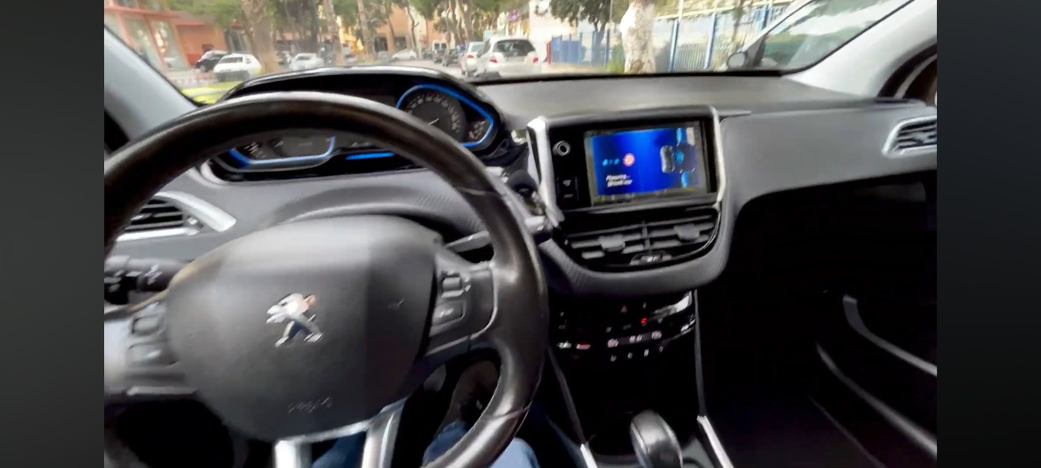 Peugeot 2008 - 1.2 VTi Allure Pack - AutoWereld.nl