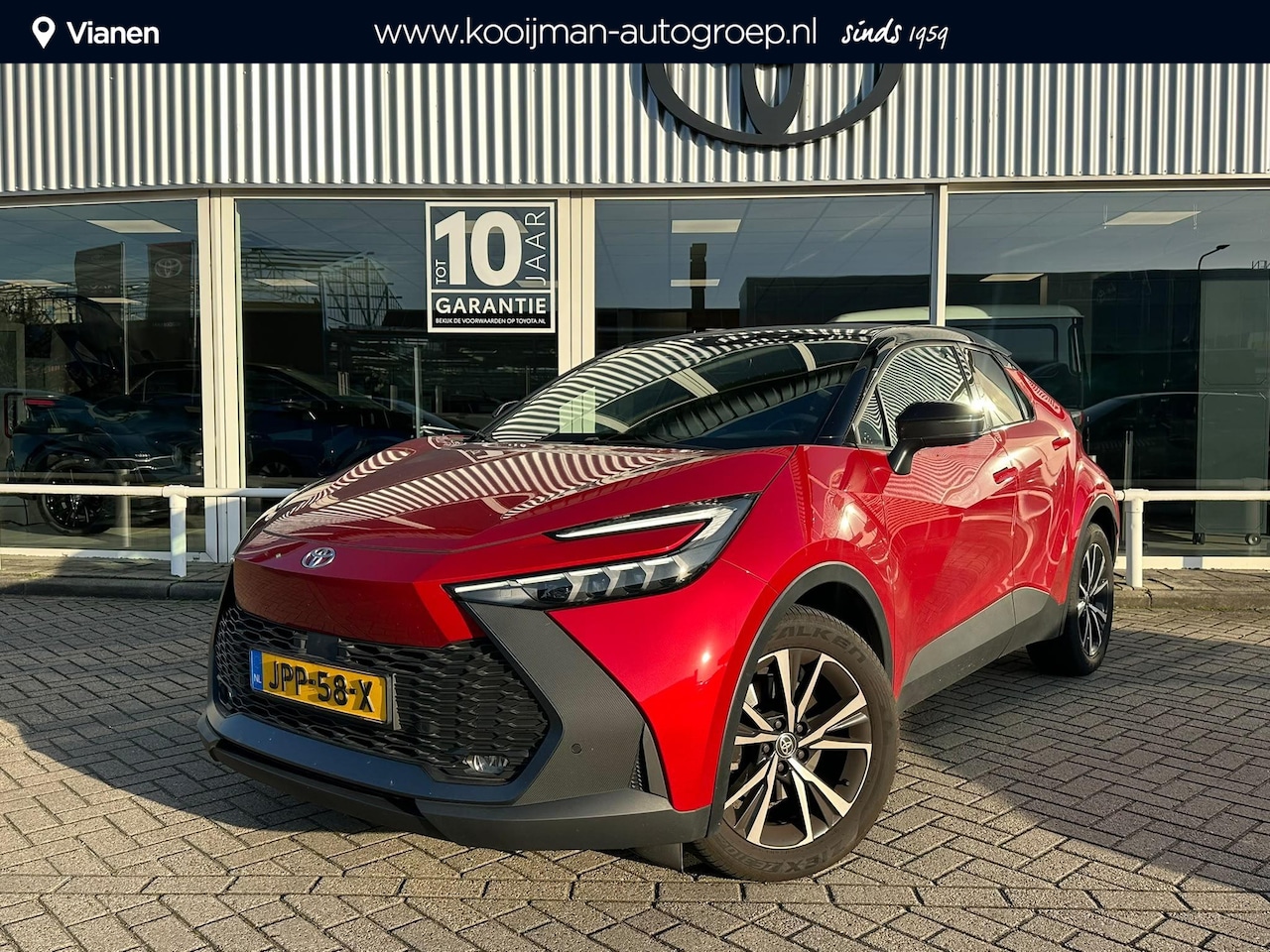 Toyota C-HR - 2.0 Plug-in Hybrid 220 Dynamic slechts 14142 KM Veel luxe! - AutoWereld.nl