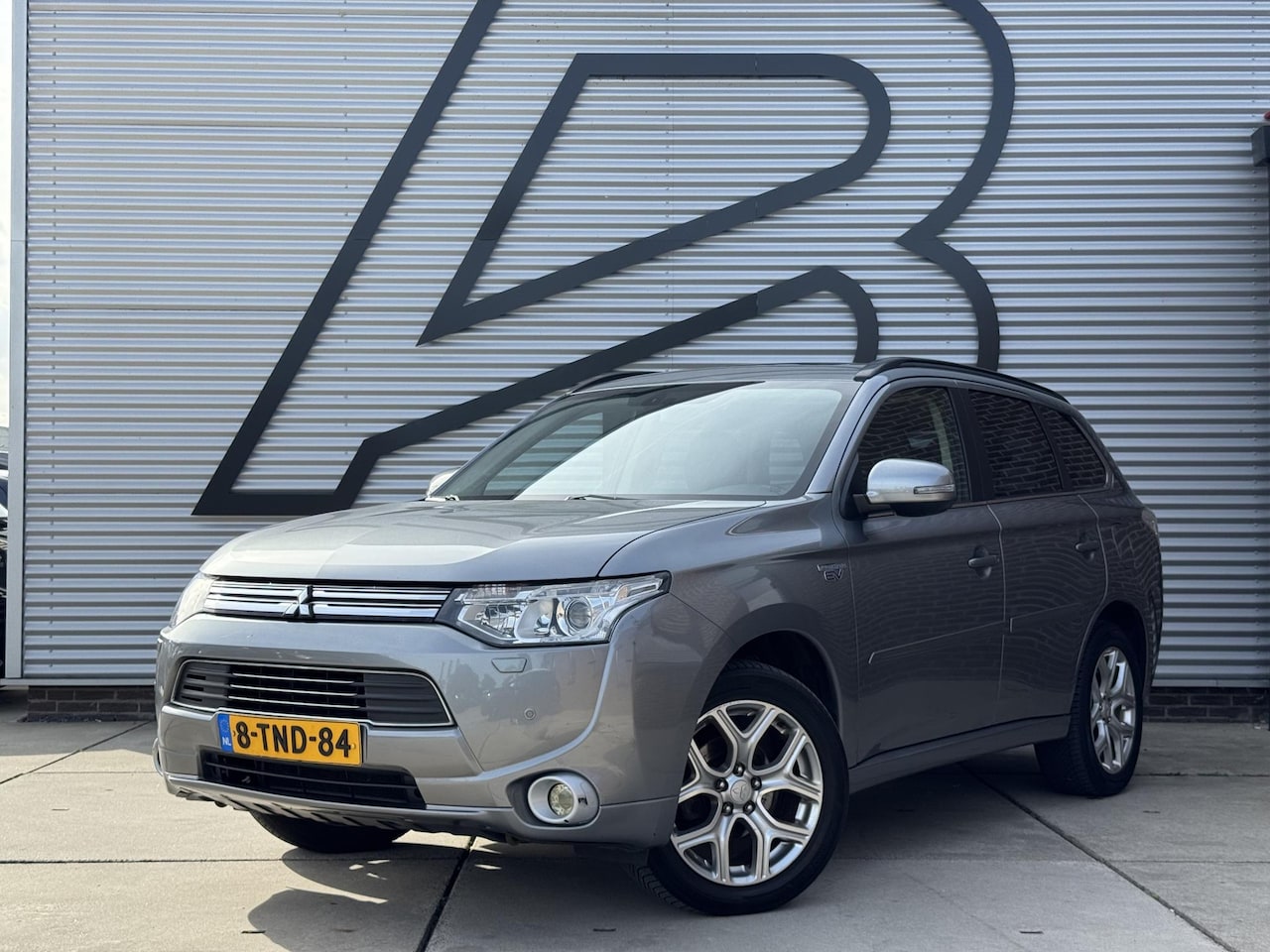 Mitsubishi Outlander - 2.0 PHEV Instyle 2e Eigenaar|Schuifdak|Navi|Camera|Clima|Cruise|Stoelverwarming|Leder|Trek - AutoWereld.nl