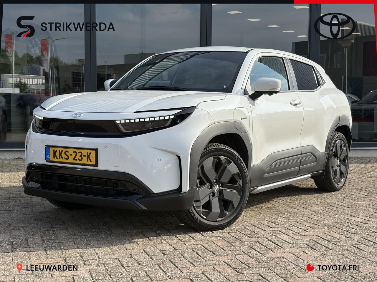 Toyota Urban Cruiser - Executive 61 kWh - Trekhaak-  - All season banden - - AutoWereld.nl