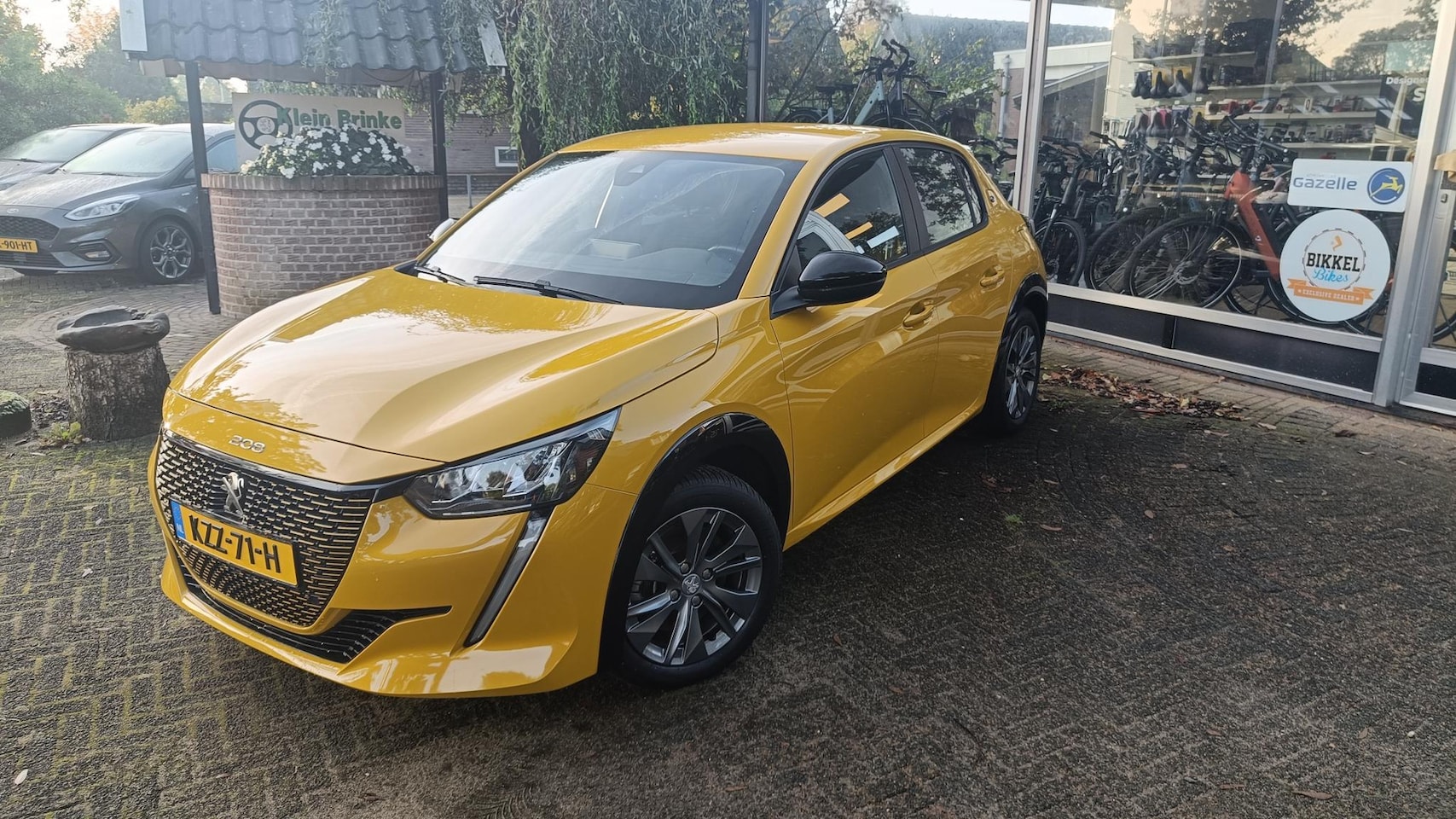Peugeot e-208 - EV Active Pack 50 kWh //stoelverwarming//all-seasons banden - AutoWereld.nl