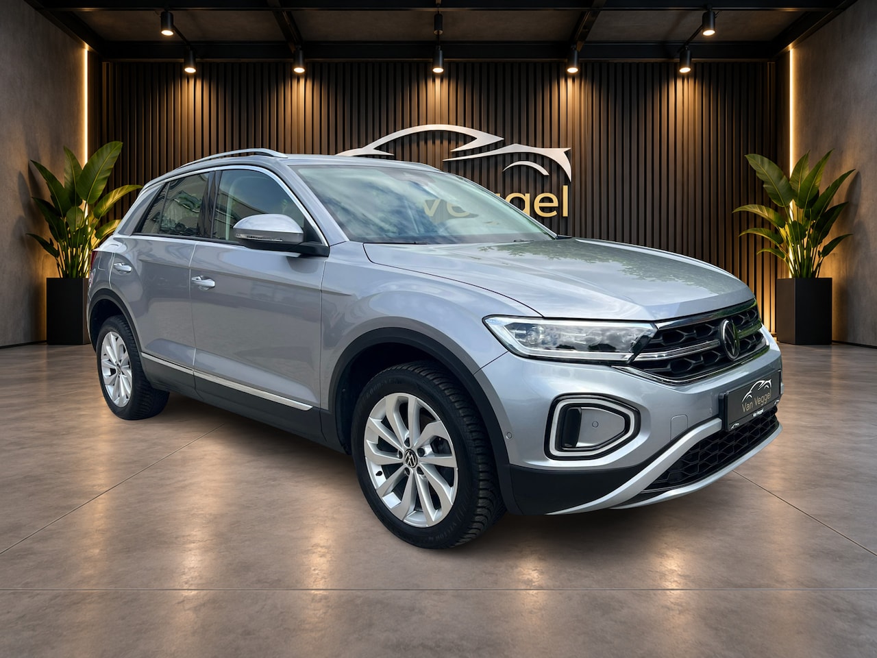 Volkswagen T-Roc - 1.5 TSI Style plus virtual cockpit, stoelverw, cruise, pdc - AutoWereld.nl