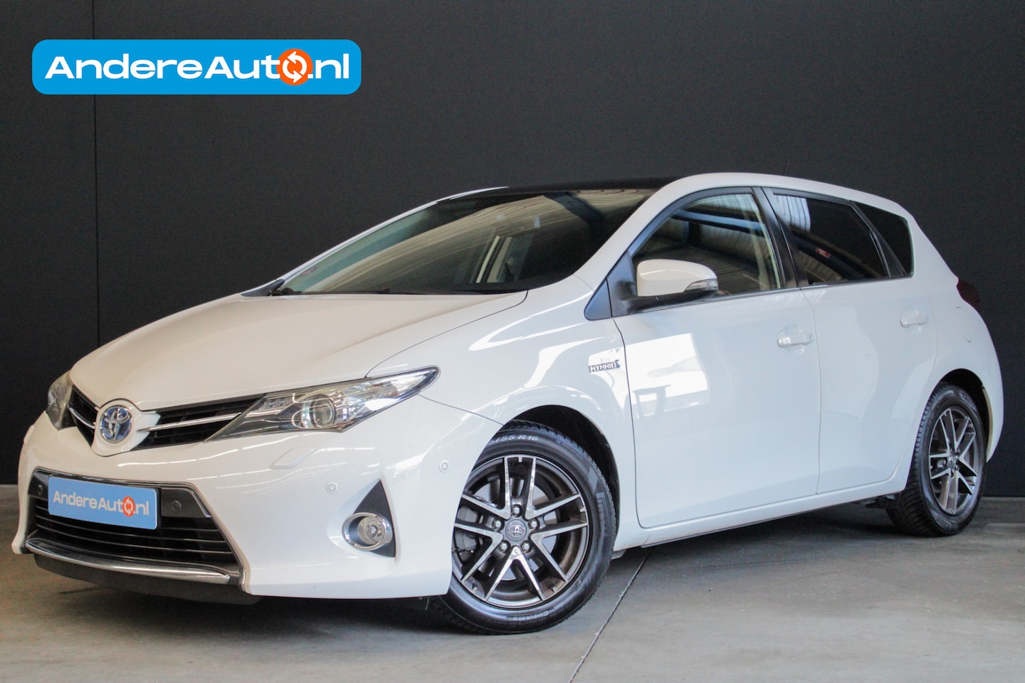 Toyota Auris - 1.8 Hybrid Lease |NL auto|pano|recent onderhoud|stoelverwarming|parkeersensoren| - AutoWereld.nl