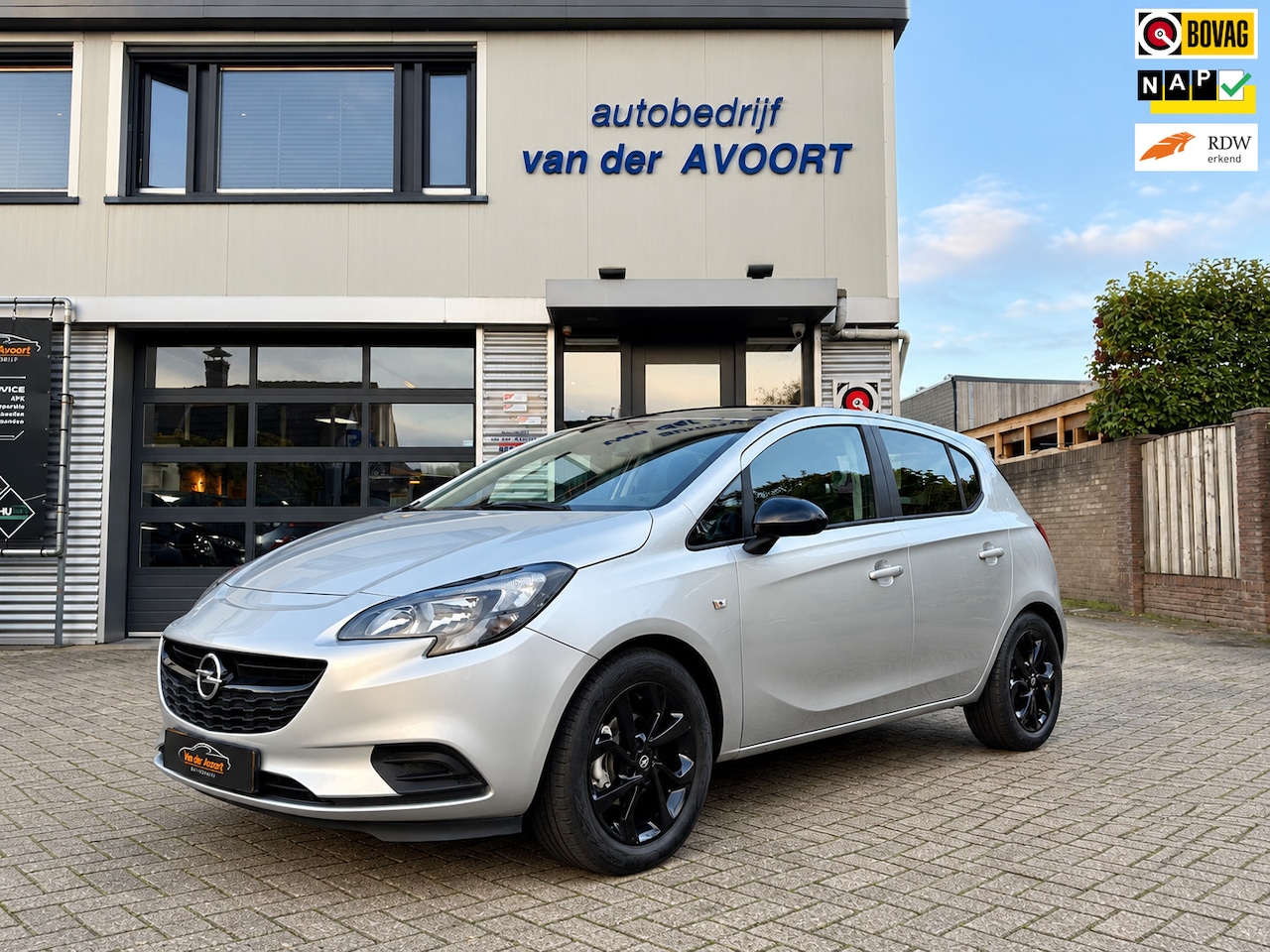 Opel Corsa - 1.4 Black Edition 1.4 Black Edition - AutoWereld.nl