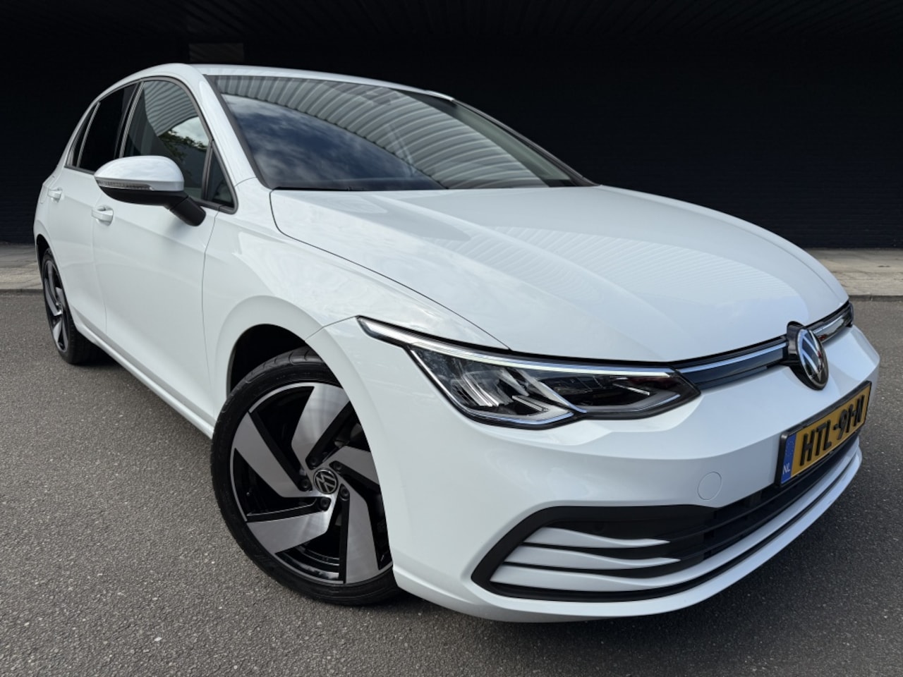 Volkswagen Golf - 1.0 TSI Life - 21.000km- Nieuwstaat - GTI velgen - - AutoWereld.nl