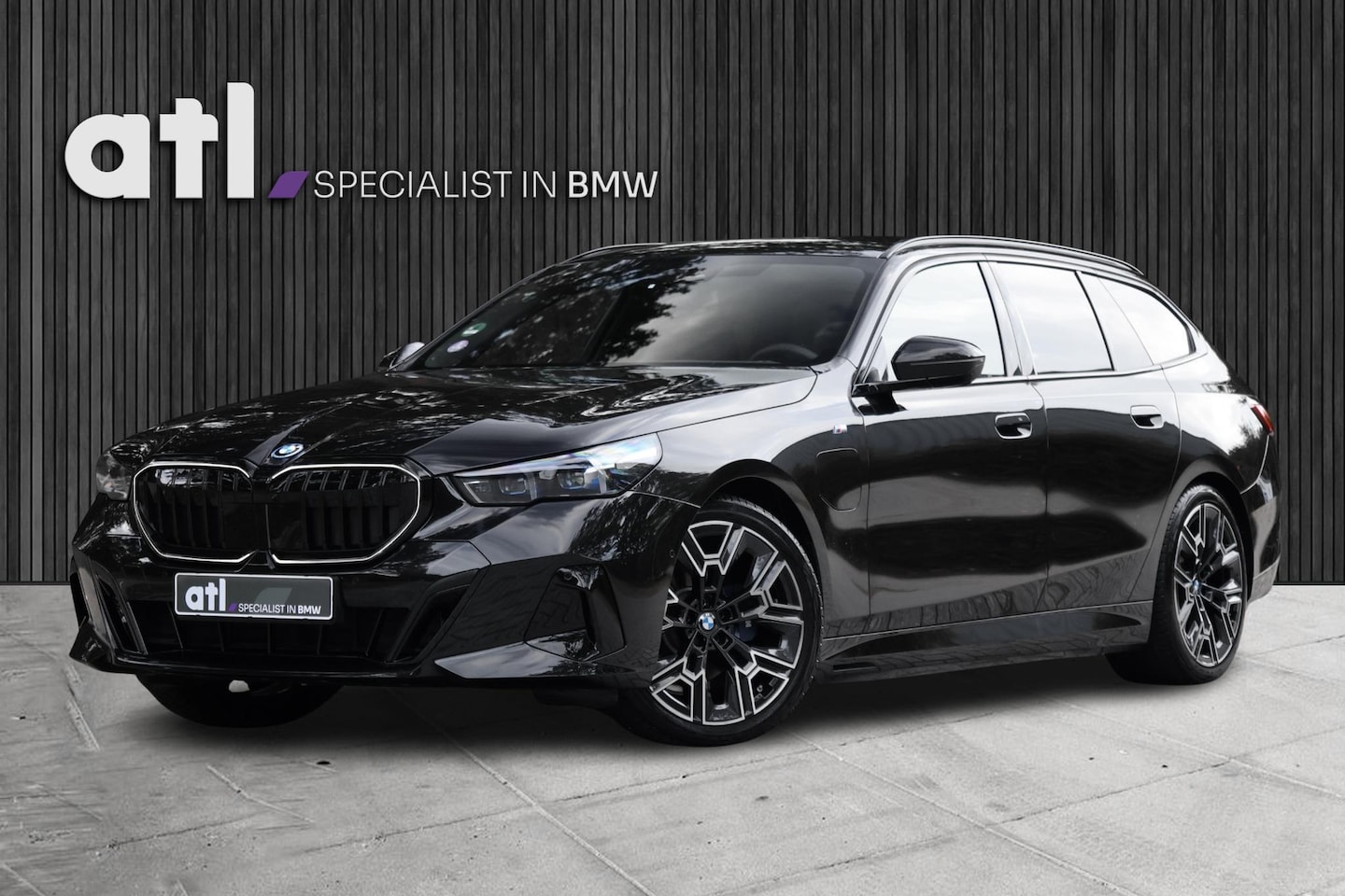 BMW 5-serie Touring - 530e xDrive M-sport | Bowers Wilkins | Drive ass Pro | HUD | 360 | 20" | Elektr. Trekhaak - AutoWereld.nl