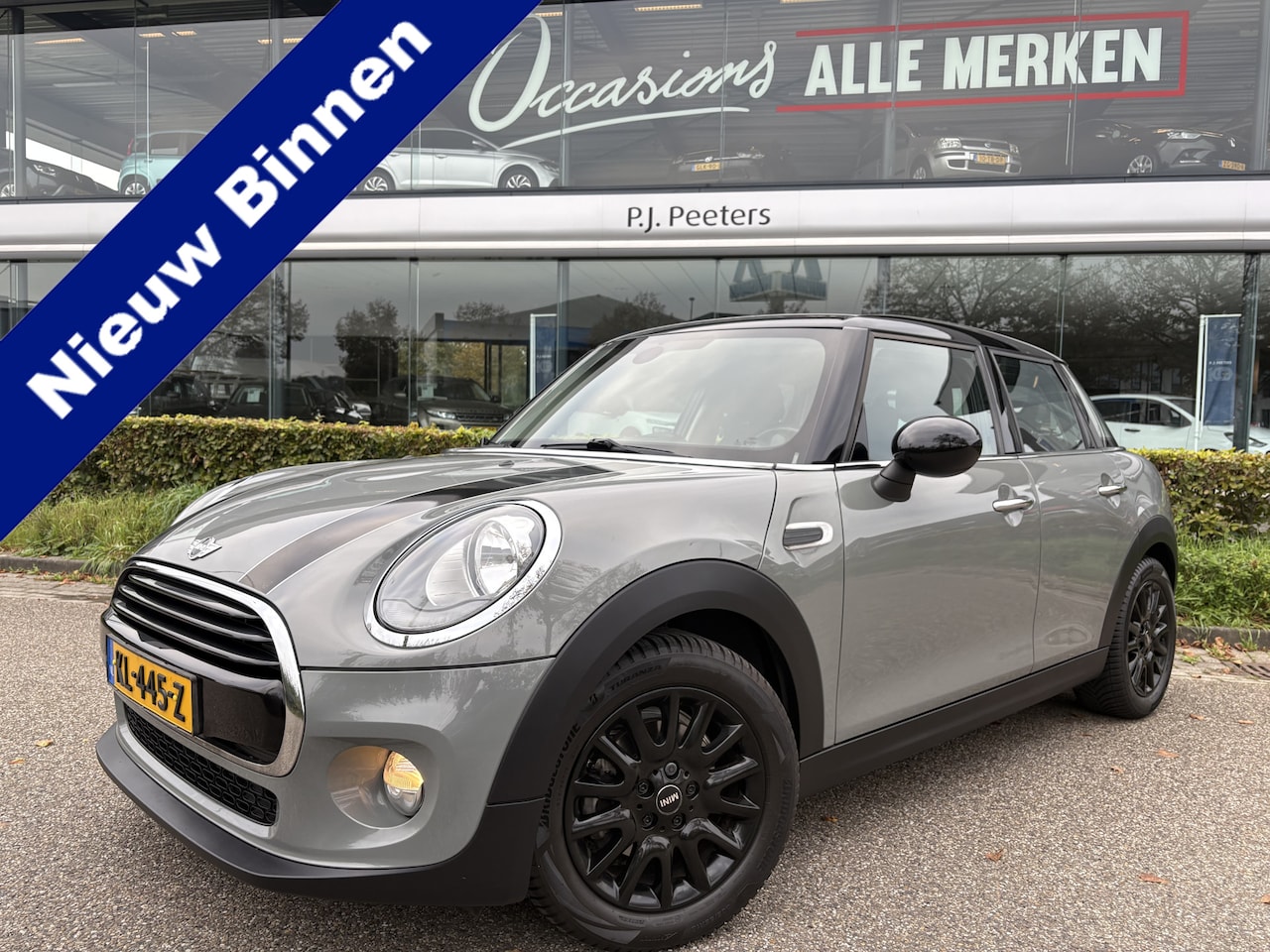 MINI 5-Deurs - 1.5 Cooper Business Airco - Cruise control - Bluetooth - Navigatie - Licht metalen velgen - AutoWereld.nl