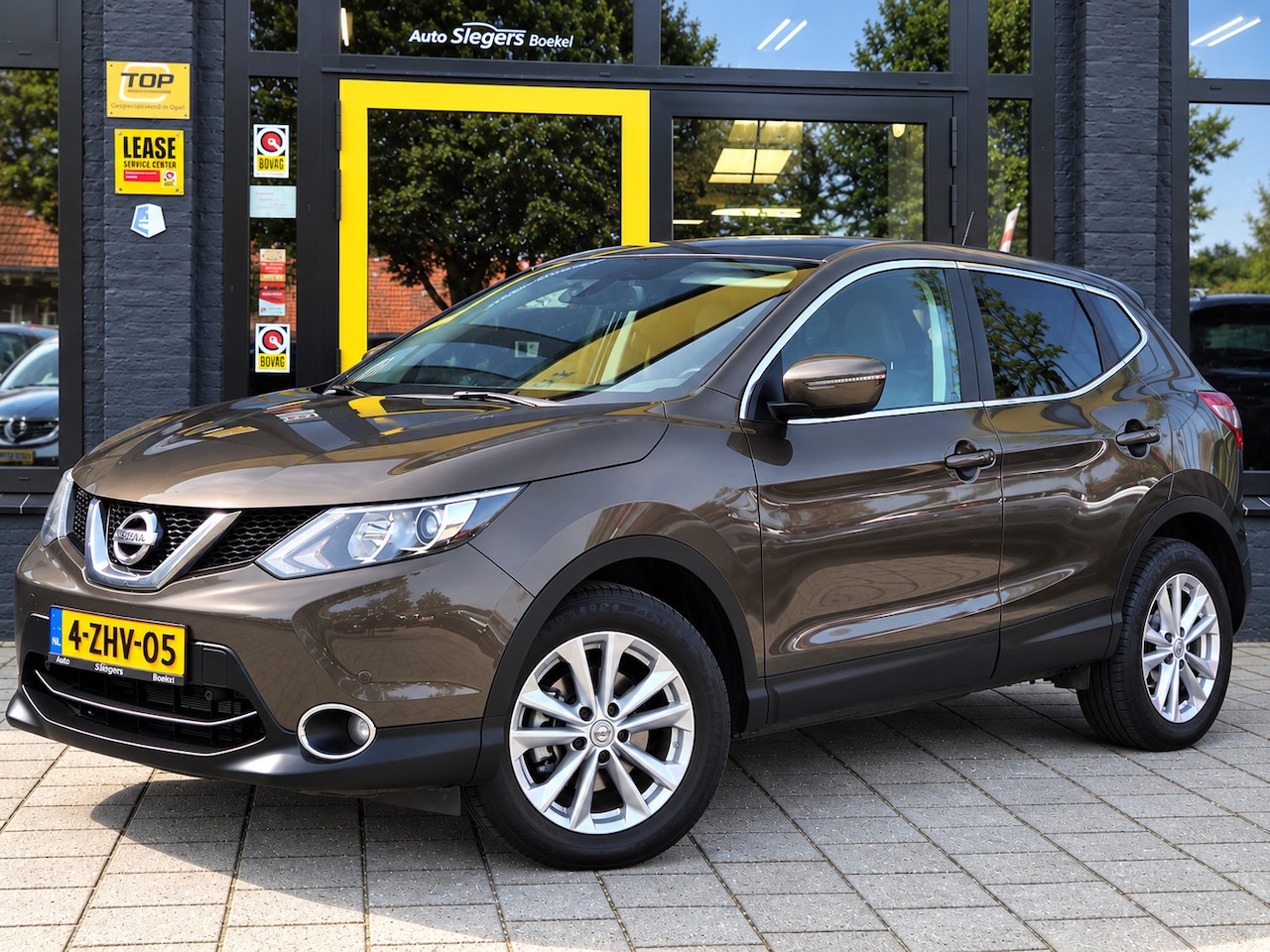 Nissan Qashqai - 1.2 | Panoramadak| Navi | Tel | Park Cam | Trekhaak | Climate control | Cruise Control | A - AutoWereld.nl