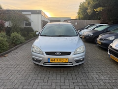 Ford Focus Wagon - 1.6-16V Ambiente
