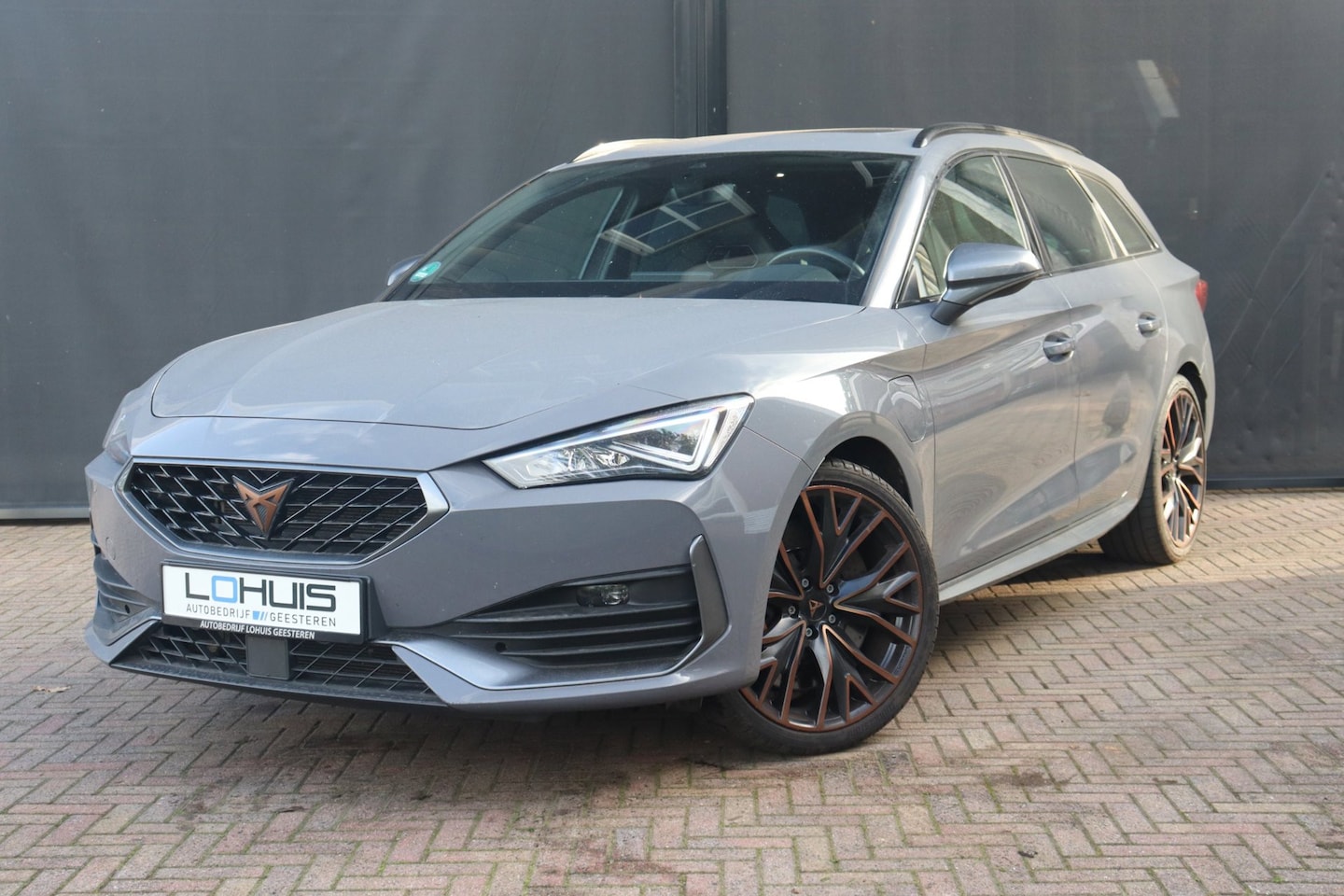 CUPRA Leon Sportstourer - 1.4 e-Hybrid VZ DSG 245PK | PANO | ACC | CARPLAY - AutoWereld.nl