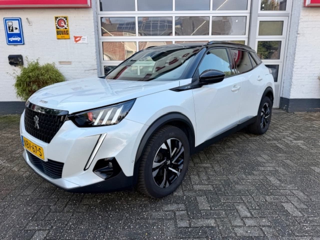 Peugeot 2008 - 1.2 PureTech GT-Line Carplay Navi - AutoWereld.nl