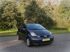 Toyota Aygo - 1.0-12V Comfort . 3 Deurs . Elec ramen . trekhaak . enz