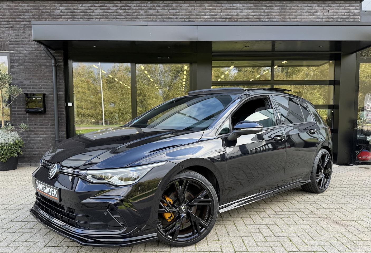 Volkswagen Golf - 1.5 eTSI R-Line DSG | Vol optie | Pano | Maxton | Navi - AutoWereld.nl