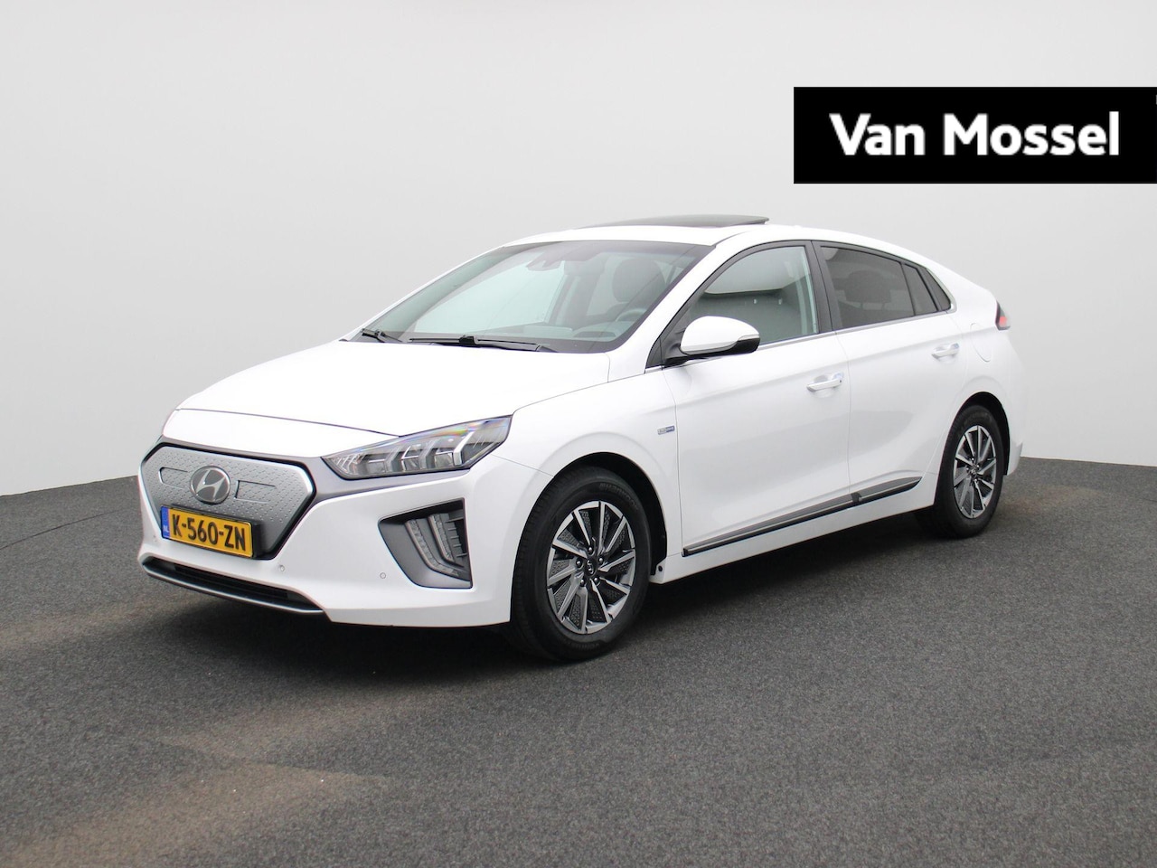 Hyundai IONIQ - Premium EV 38 kWh | Achteruitrijcamera | Stoelverwarming | Stoelverkoeling | Adapt. Cruise - AutoWereld.nl