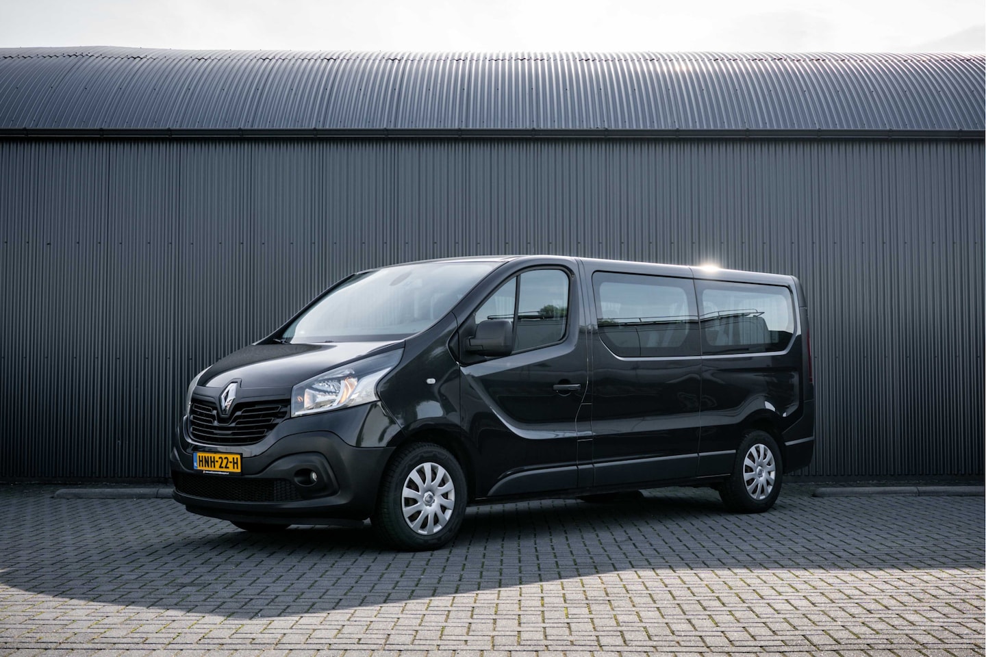 Renault Trafic - **1.6 dCi 120 | 9-Zits | 1e Eigenaar | Marge Incl. BPM | Camera | Cruise | Navi | Airco** - AutoWereld.nl