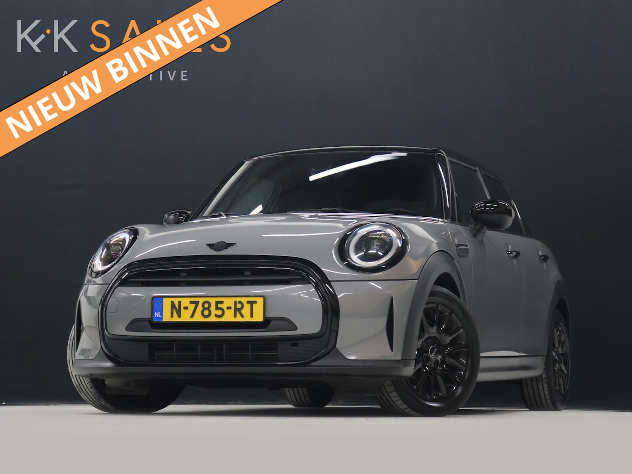 MINI 5-Deurs - 1.5 Cooper Classic [APPLE CARPLAY, CRUISE CONTROL, DIGITAL DASH, SENSOREN ACHTER, SFEERVER - AutoWereld.nl