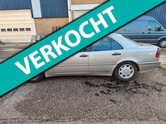 Mercedes-Benz C-klasse - 180 Sport/automaat/ trekhaak/ nederlandse auto