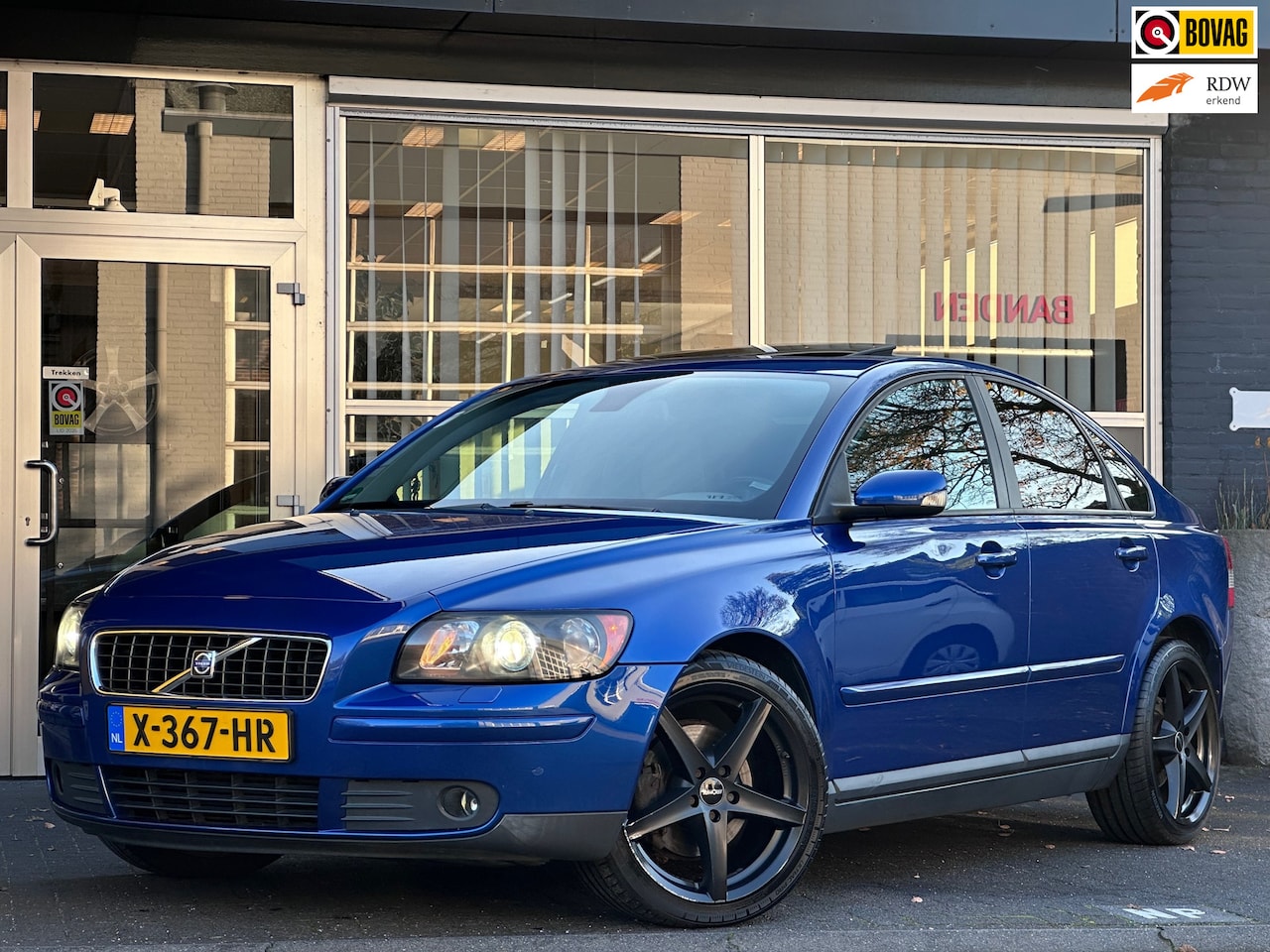Volvo S40 - 2.5 T5 Kinetic AUTO / CLIMA / CRUISE / PANO - AutoWereld.nl