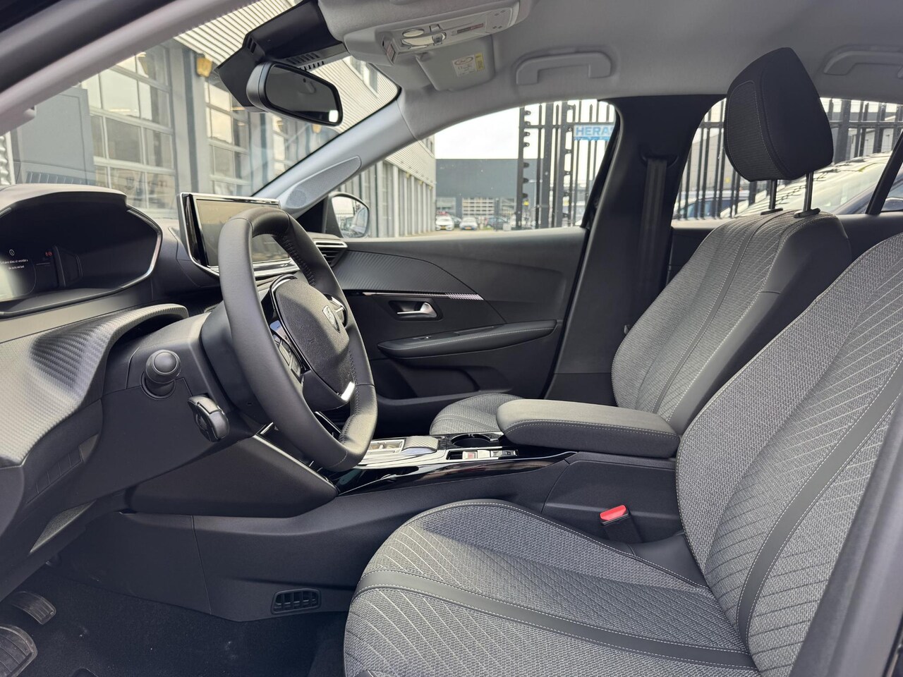 Peugeot 208 - Allure Hybrid 110pk e-DCS6 | VISION PACK | BANDEN REPARATIESET | NAVIGATION PACK | - AutoWereld.nl