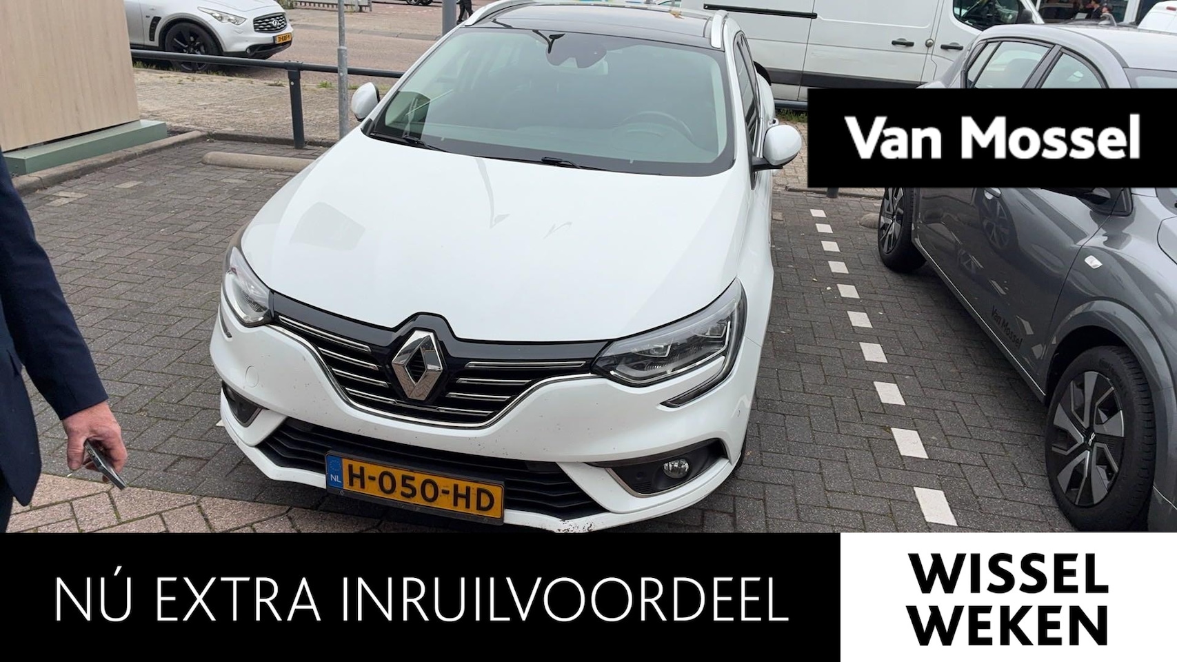 Renault Mégane Estate - 1.3 TCe Bose VERWACHT!! | PANORAMADAK | TREKHAAK | LED KOPLAMPEN | APPLE/ANDROID CARPLAY | - AutoWereld.nl