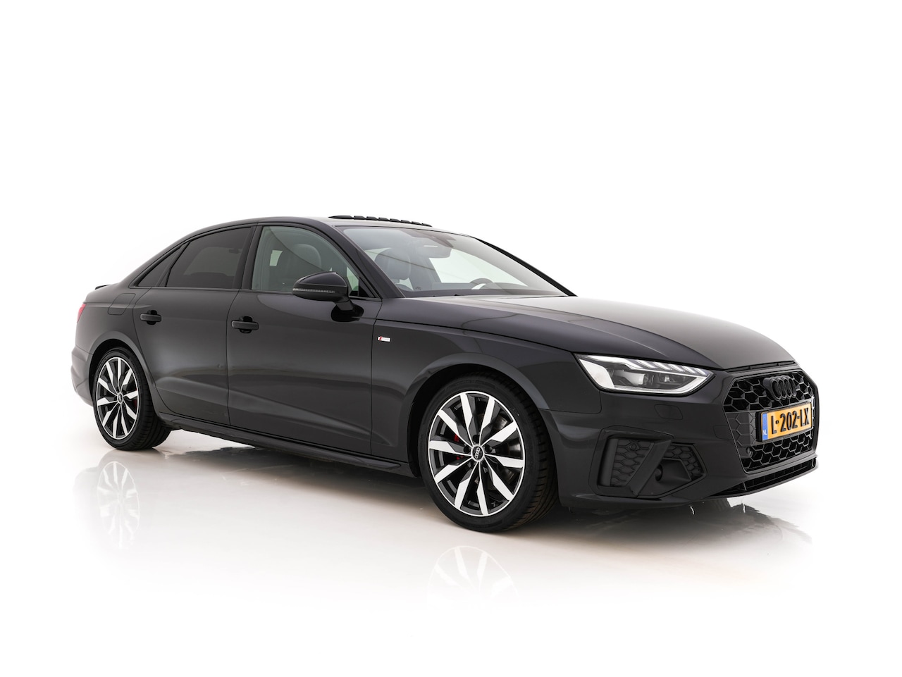 Audi A4 Limousine - 35 TFSI S edition Competition *AUT | LEATHER-MICROFIBRE | FULL-LED | SPORTsEATS | KEYLESS - AutoWereld.nl