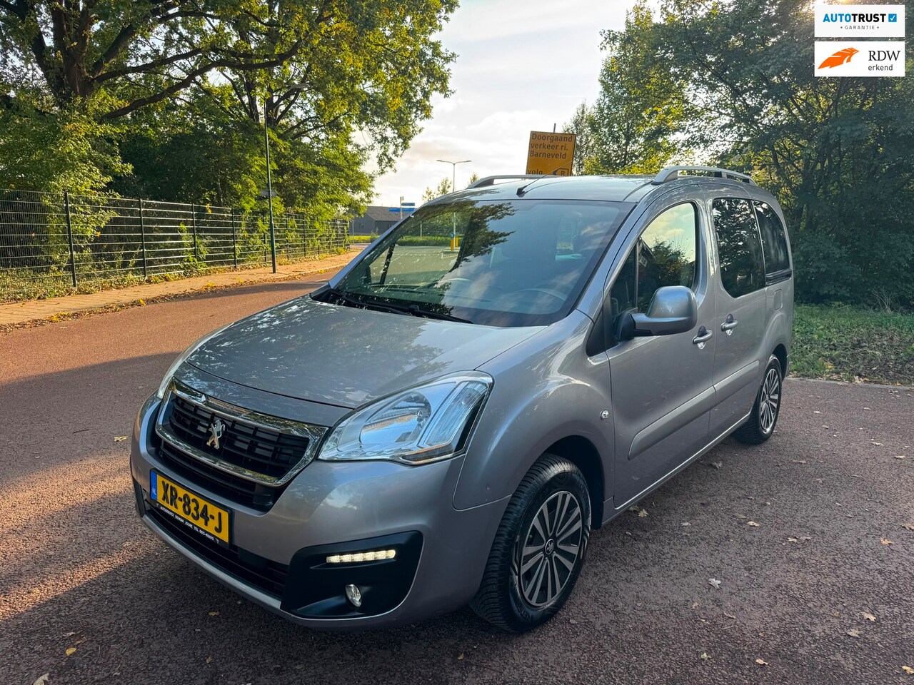 Peugeot Partner Tepee - 1.2 PureTech Active|Airco|Cruise|PDC|Trekhaak| - AutoWereld.nl