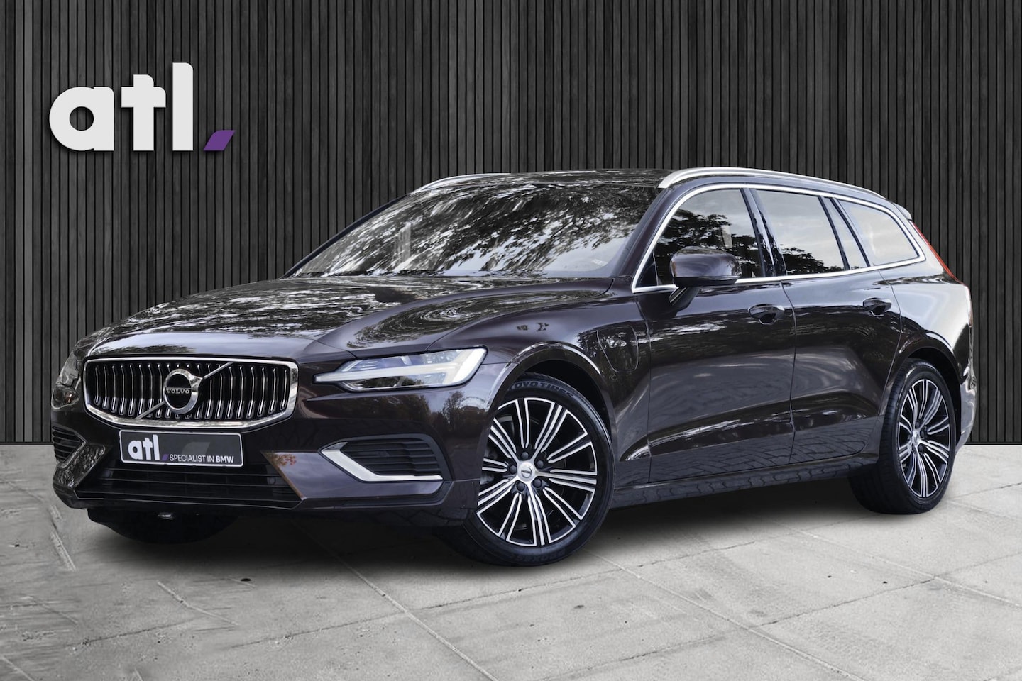 Volvo V60 - 2.0 T8 Twin Engine AWD Inscription Leder | Carplay | Adap Cruise | Memory | Standkachel | - AutoWereld.nl