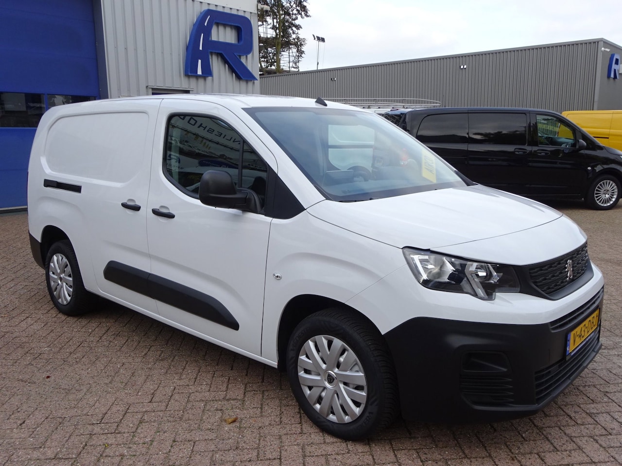 Peugeot Partner - 1.5 BlueHDi 100 S&S L2 LONG AIRCO NAVIGATIE CRUISE CONTROL - AutoWereld.nl