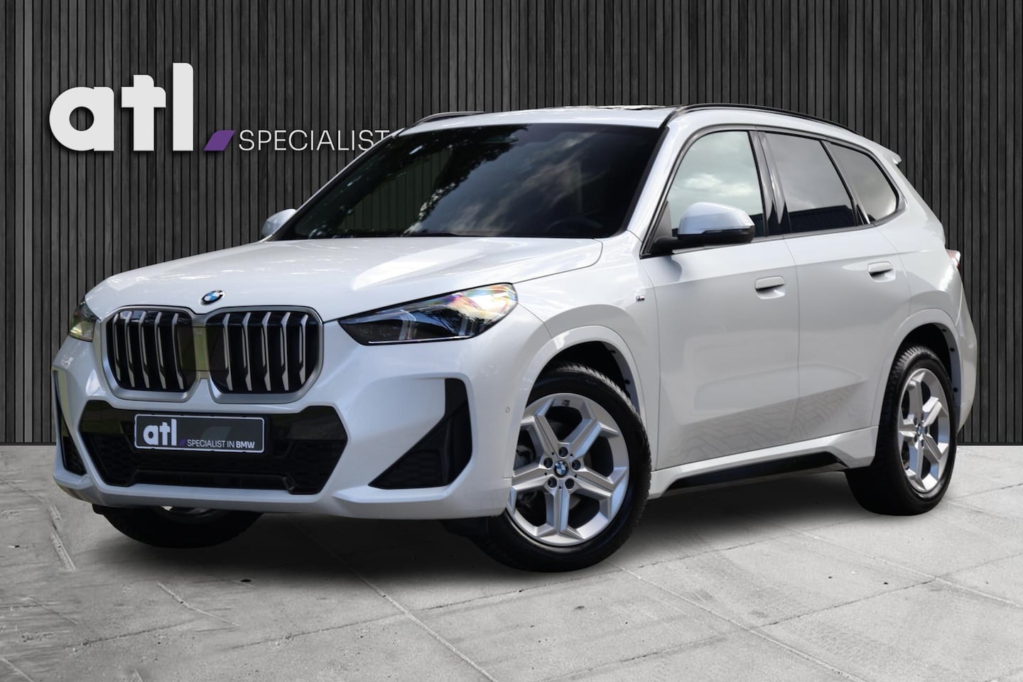 BMW X1 - sDrive18i M-Pakket | Pano | H&K | Adap Cruise | Camera | Memory | Keyless | Etc. - AutoWereld.nl