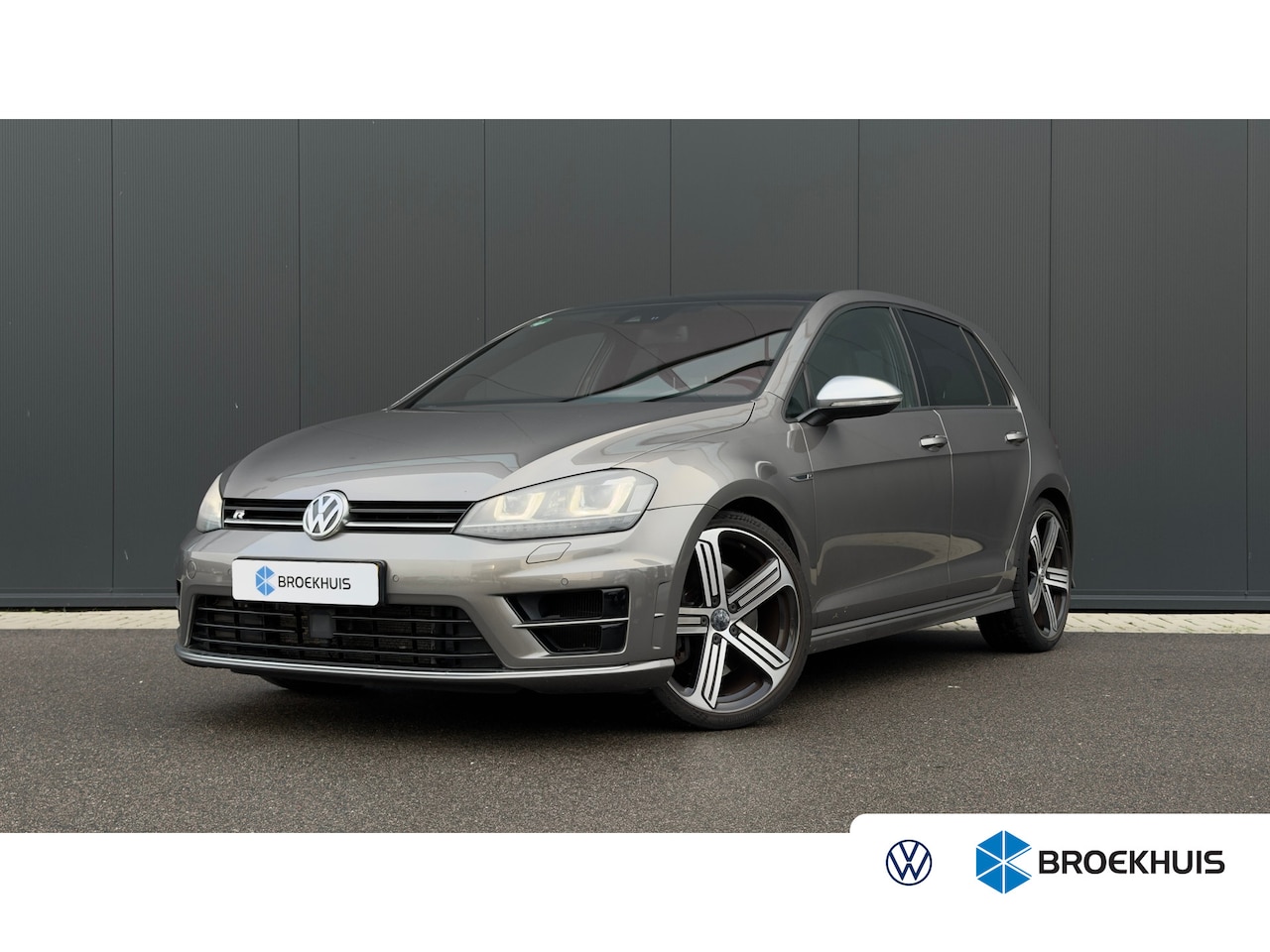 Volkswagen Golf - 2.0 TSI 300pk 4Motion R | Panoramadak | Achteruitrijcamera | Adaptive Cruise | Lederen Bek - AutoWereld.nl
