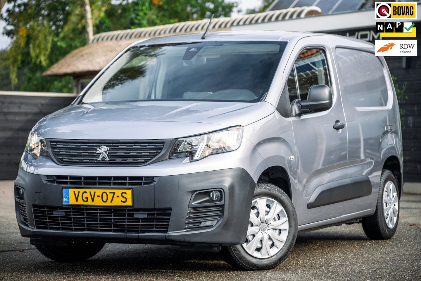 Peugeot Partner - 1.5 BlueHDI Premium Euro 6 I Kastinrichting I 3 Zits I CarPlay I Android I Cruise I Airco - AutoWereld.nl