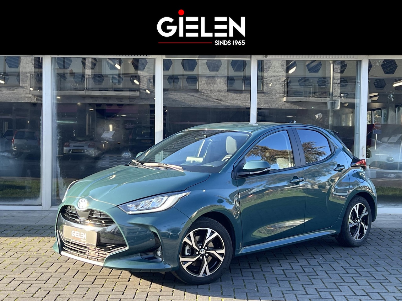 Toyota Yaris - 1.5 Hybrid 115 Dynamic | Lichtmetalen velgen, Keyless, Groot scherm, Parkeercamera, Forest - AutoWereld.nl