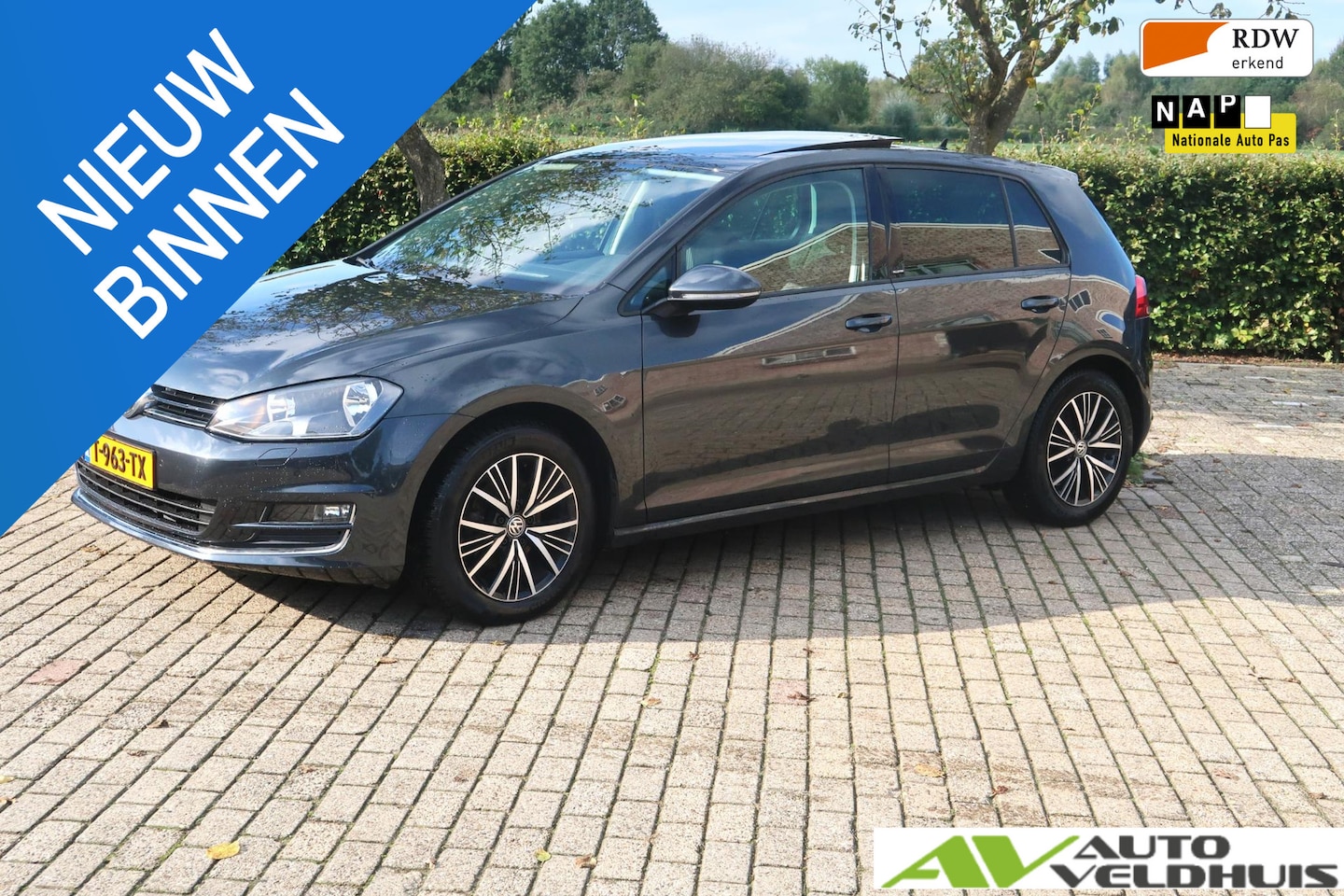 Volkswagen Golf - 1.2 TSI Connected Series Camera schuifdak trekhaak - AutoWereld.nl