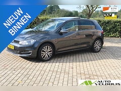 Volkswagen Golf - 1.2 TSI Connected Series Camera schuifdak trekhaak