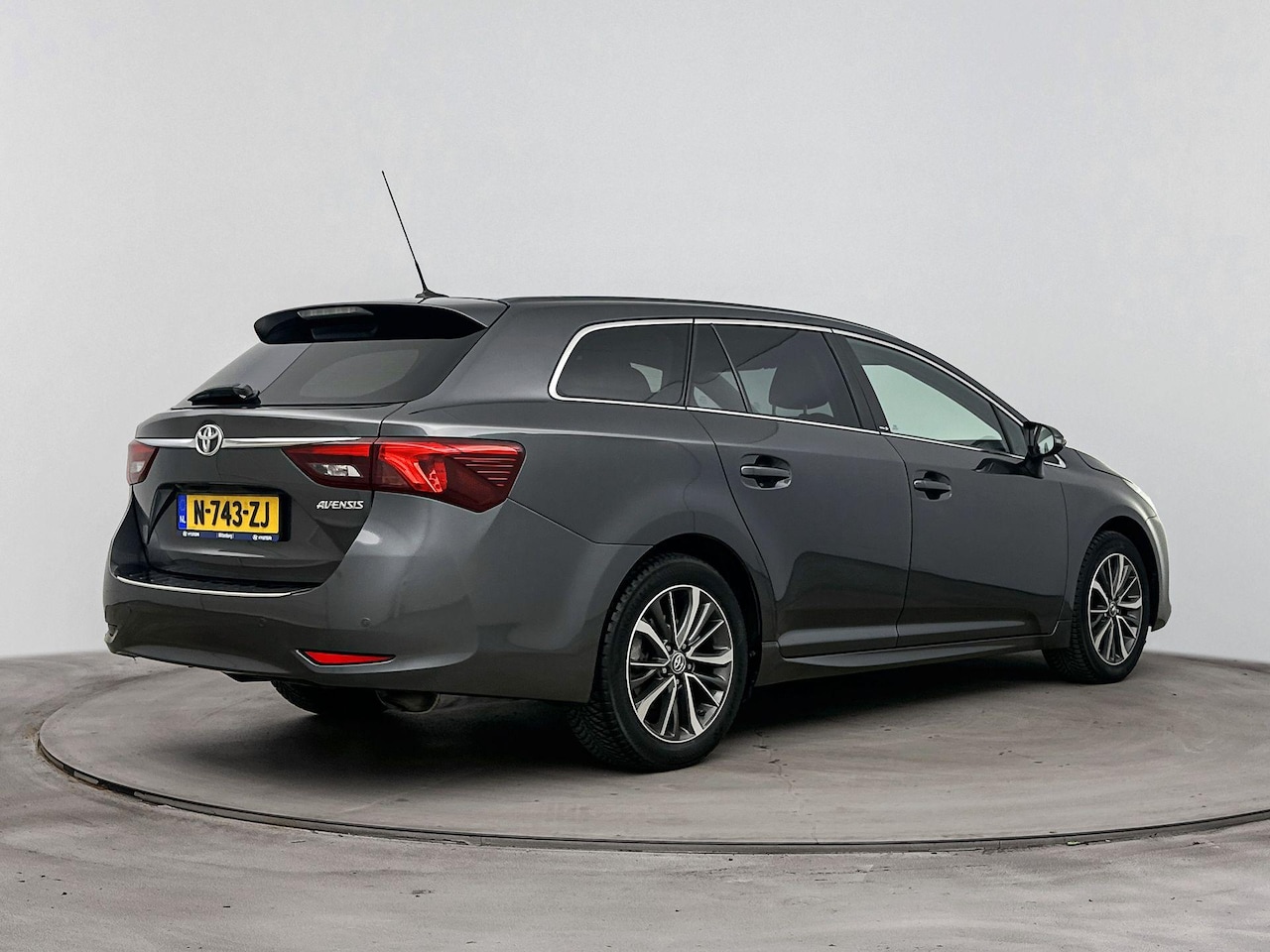 Toyota Avensis Touring Sports - 1.8 VVT-i Executive | Climate control | Stoelverwarming | Navigatie | - AutoWereld.nl