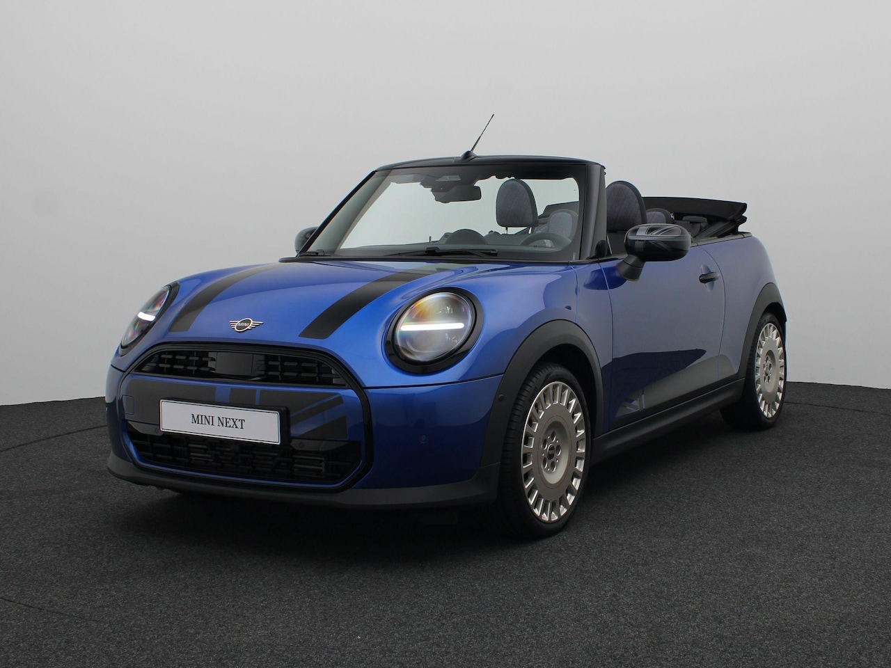 MINI Cabrio - Cooper C Pakket M + Stuurwielrand verwarmd + Driving Assistant + Parking Assistant + LED h - AutoWereld.nl