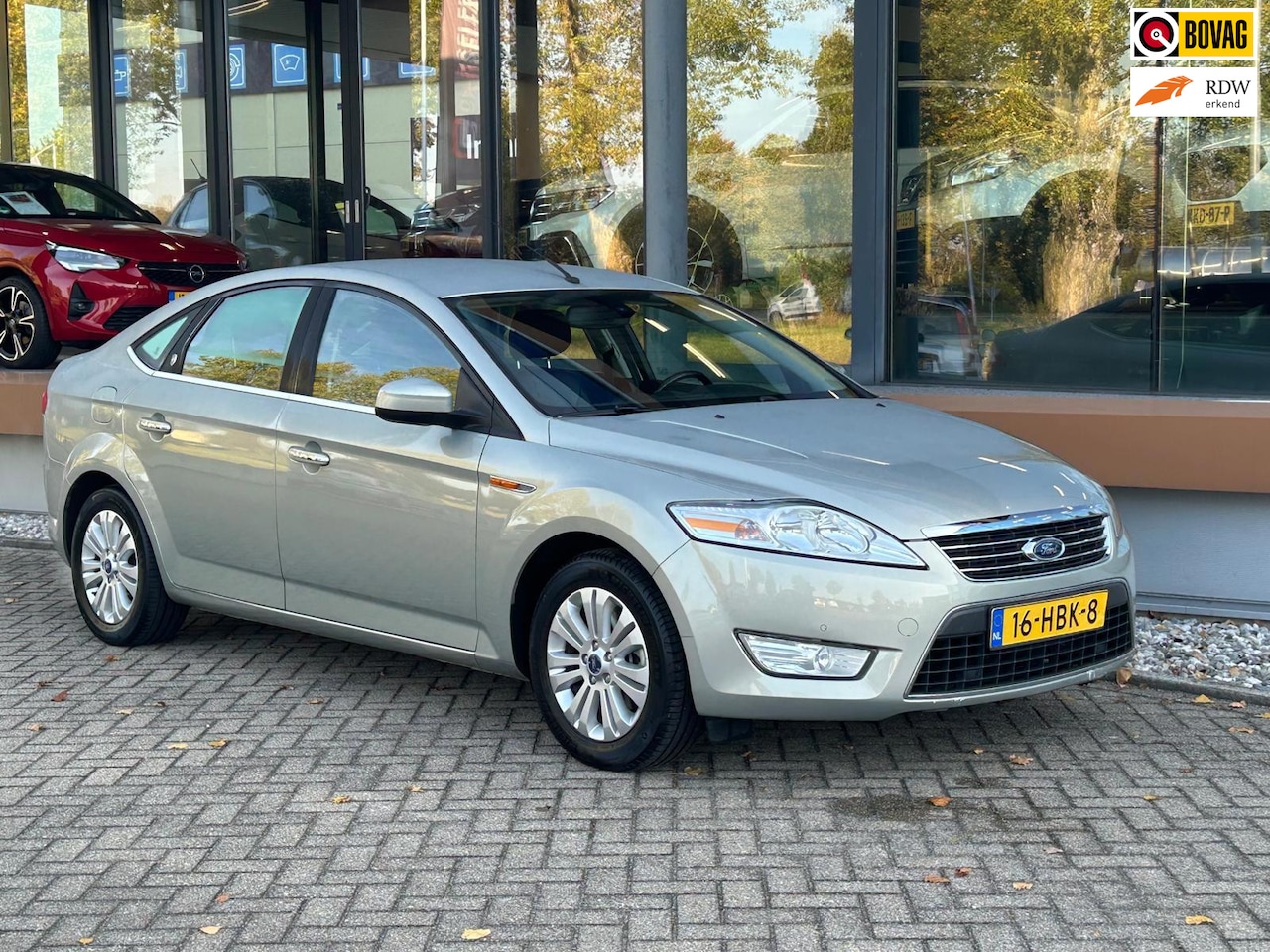 Ford Mondeo - 2.3-16V Ghia TREKHAAK / STOELEN ELEKTRISCH VERSTELBAAR / - AutoWereld.nl