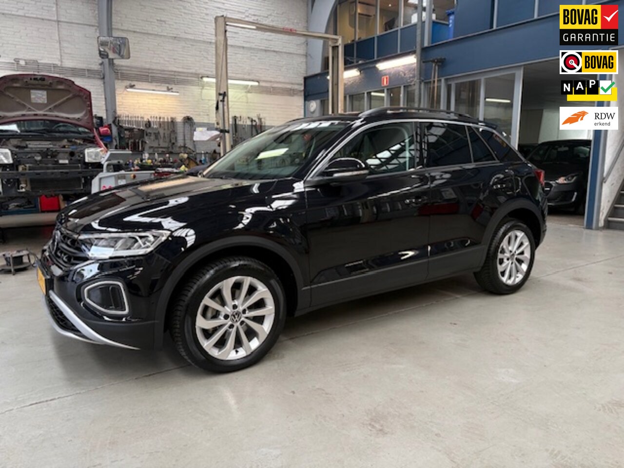 Volkswagen T-Roc - 1.0 TSI Life Edition | Apple carplay / Android auto | Camera | Pdc V+A | Cruise control | - AutoWereld.nl