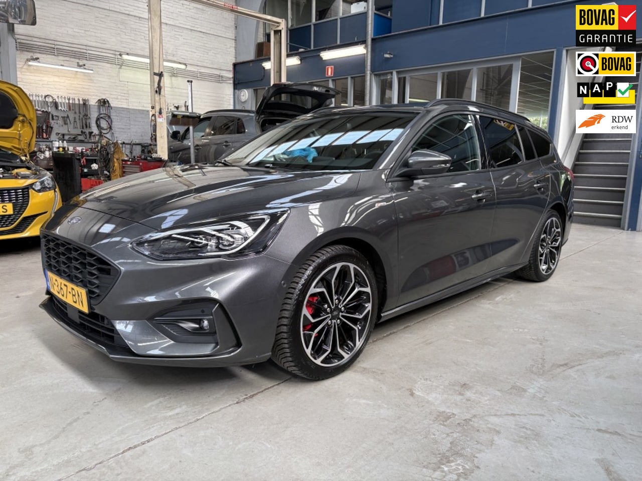 Ford Focus Wagon - 1.0 EcoBoost Hybrid ST Line X Business | Apple carplay / Android auto | Winterpakket |NAP - AutoWereld.nl